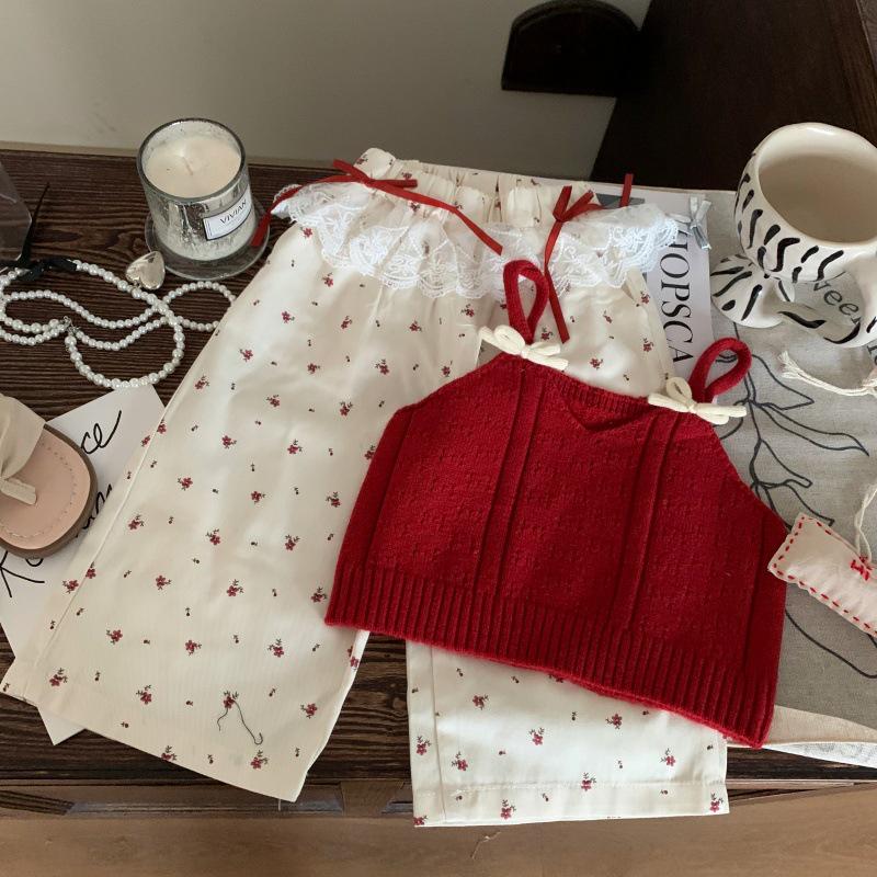 2025 Girls Red Knit Tank & Floral Pants Set with Lace Trim - Korean Style Summer Kids Clothing 140cm
2025 Girls Red Knit Tank & Floral Pants Set with Lace Trim - Korean Style Summer Kids Clothing 140cm