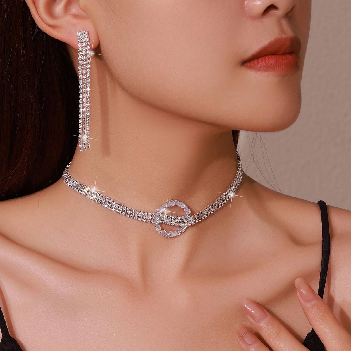 New Set of Exaggerated Necklaces, Exquisite Necklaces, Exaggerated Earrings, Two-piece Necklaces, Evening Accessories for Women 28CM срібний
New Set of Exaggerated Necklaces, Exquisite Necklaces, Exaggerated Earrings, Two-piece Necklaces, Evening Accessories for Women 28CM срібний
