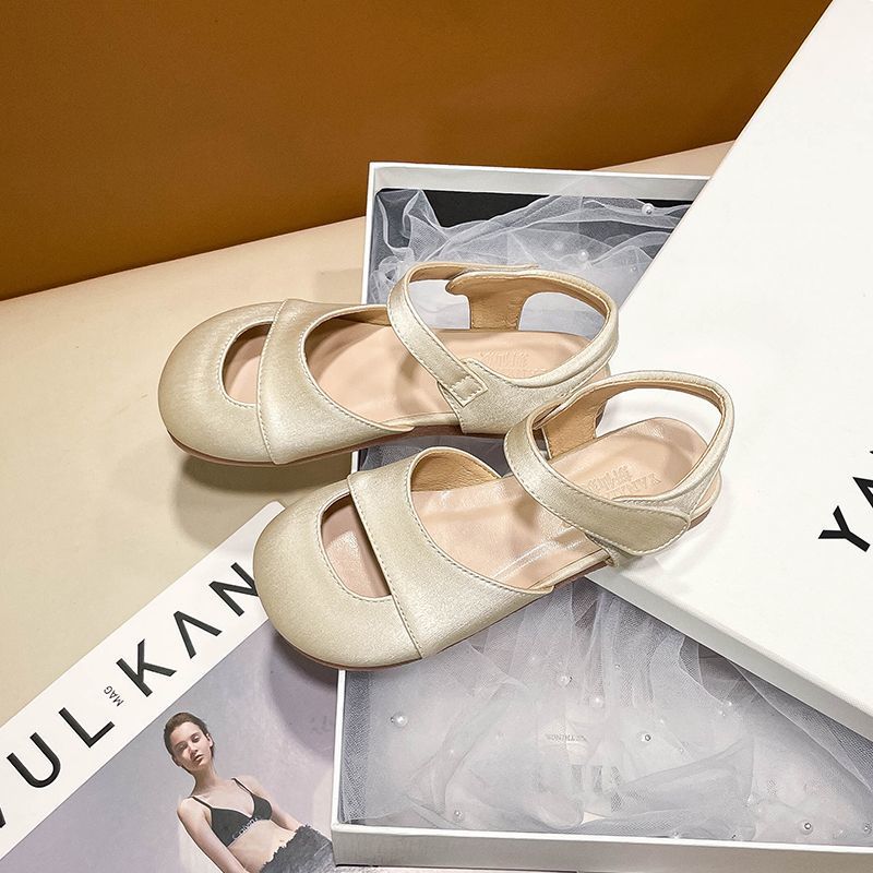 Children s princess shoes students summer new girls bag head sandals soft sole non-slip leather shoes flat girls sandals 23 yards inner length 15cm
Children s princess shoes students summer new girls bag head sandals soft sole non-slip leather shoes flat girls sandals 23 yards inner length 15cm