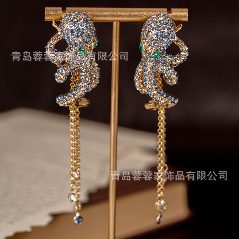 Mid Ancient Style Earrings With Exaggerated Full Heavy Industry Octopus Personalized Niche Design Retro
Mid Ancient Style Earrings With Exaggerated Full Heavy Industry Octopus Personalized Niche Design Retro