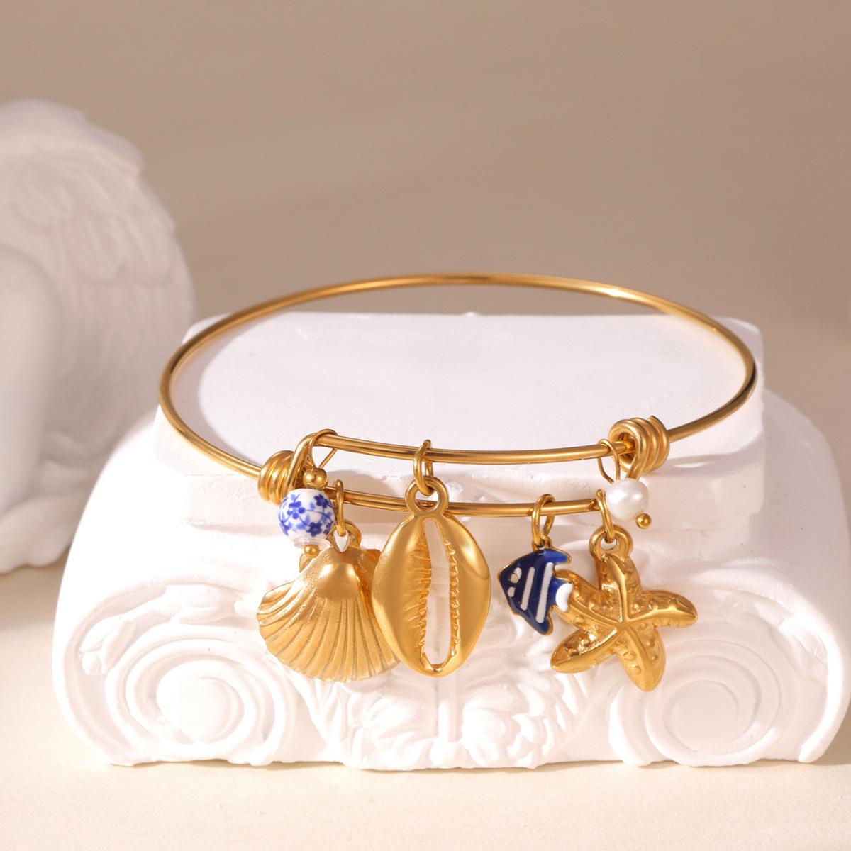 18K Gold-Plated Stainless Steel Bracelet with Marine Life Fruit Pendant for Women
18K Gold-Plated Stainless Steel Bracelet with Marine Life Fruit Pendant for Women