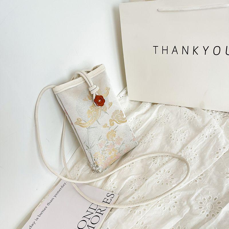 Bag Female New Chinese Style Stylish Simple and Versatile Embroider Brown buckle White
Bag Female New Chinese Style Stylish Simple and Versatile Embroider Brown buckle White