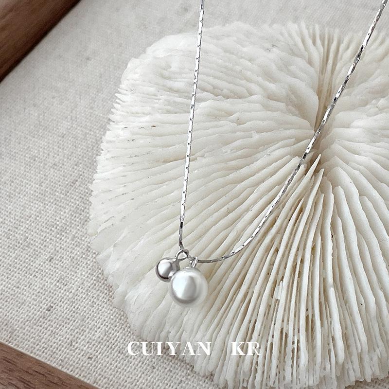 Cuiyan S925 Silver Pearl Necklace: Minimalist Korean Style for Women – Versatile Clavicle Jewelry for Autumn and Winter 925 Silver
Cuiyan S925 Silver Pearl Necklace: Minimalist Korean Style for Women – Versatile Clavicle Jewelry for Autumn and Winter 925 Silver