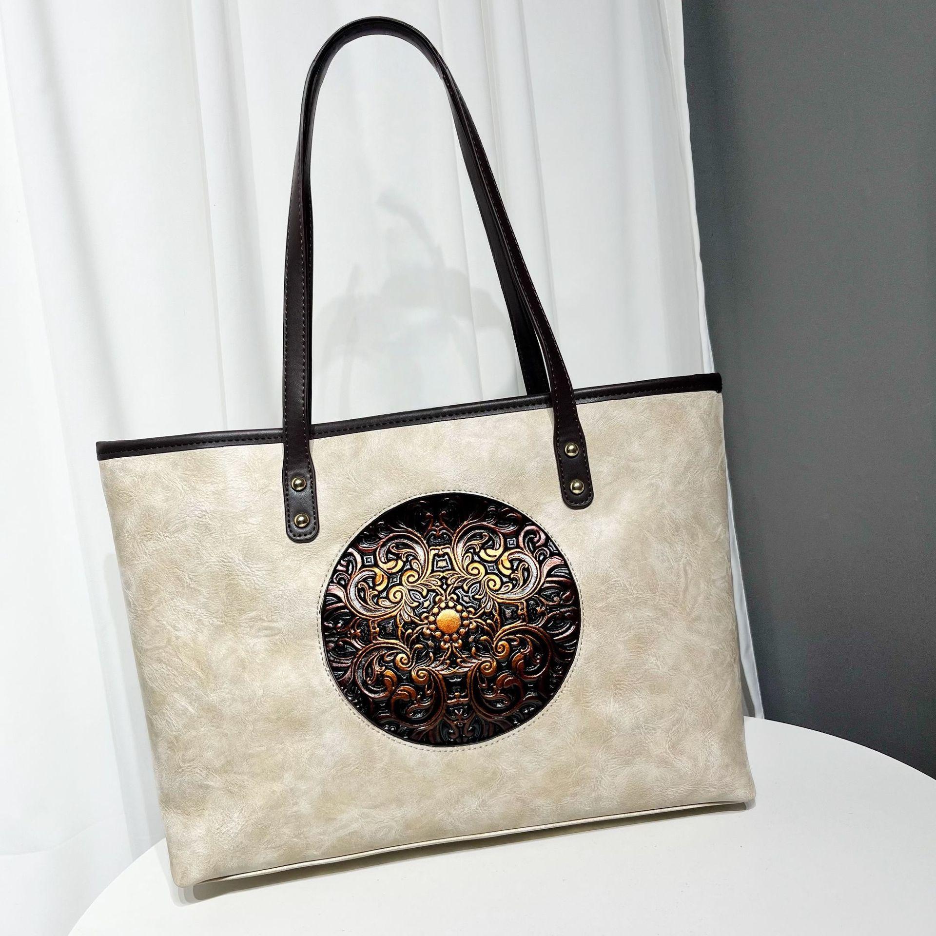 2025 Autumn Women Vintage Embossing Tote Bags Ethic Style Large Capacity Shoulder Bags Pu Leather Travel Commuting Handbags 43-12-29cm бежевый
2025 Autumn Women Vintage Embossing Tote Bags Ethic Style Large Capacity Shoulder Bags Pu Leather Travel Commuting Handbags 43-12-29cm бежевый