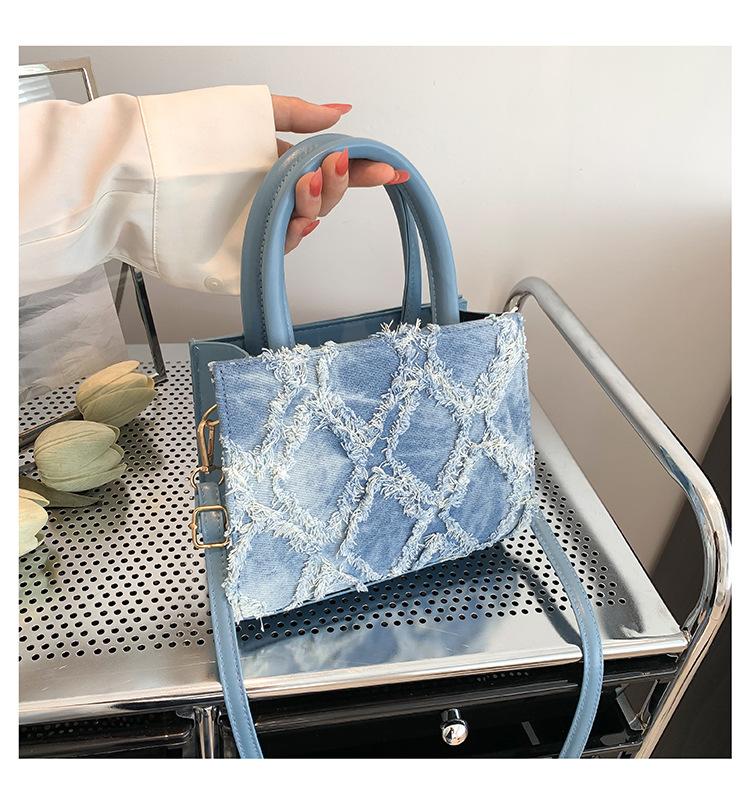 Large capacity tote bag women s 2024 new handbag niche foreign style diamond commuter shoulder messenger bag tide синій
Large capacity tote bag women s 2024 new handbag niche foreign style diamond commuter shoulder messenger bag tide синій