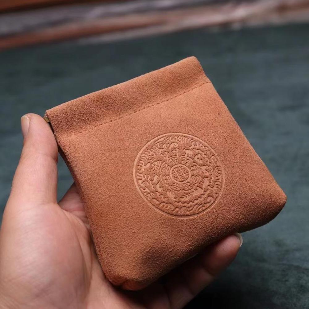 Portable Leather Jewelry Holder Bag Bracelet Rings Square Coin Purse Jewelry Storage Bag Unisex коричневий
Portable Leather Jewelry Holder Bag Bracelet Rings Square Coin Purse Jewelry Storage Bag Unisex коричневий