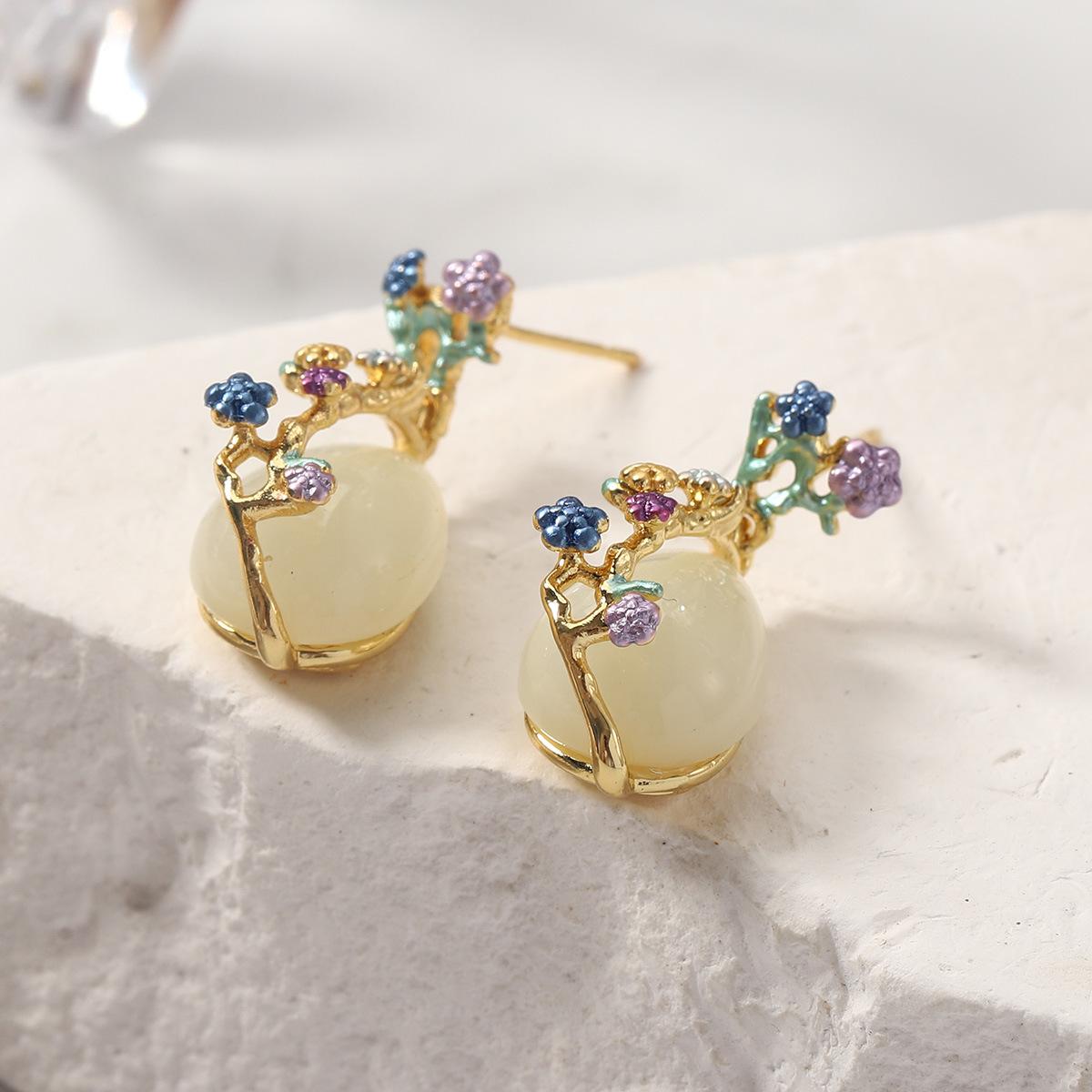 New Chinese flower earrings plum blossom design sense imitation Hetian jade niche earrings elegant temperament design stud earrings batch
New Chinese flower earrings plum blossom design sense imitation Hetian jade niche earrings elegant temperament design stud earrings batch