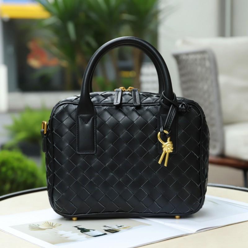 Genuine Leather Women s Bag Niche Design Type Handbag Shoulder Hand-knitted Cross-body Length: 25 cm, bottom width: 9 cm, height: 19cm чёрный
Genuine Leather Women s Bag Niche Design Type Handbag Shoulder Hand-knitted Cross-body Length: 25 cm, bottom width: 9 cm, height: 19cm чёрный