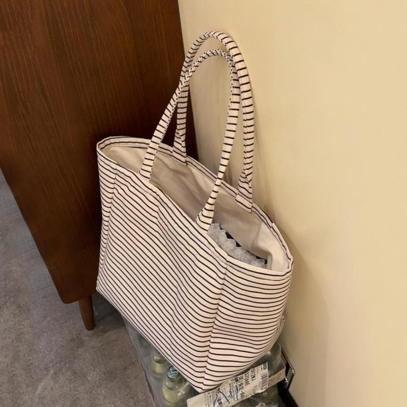 High-value striped canvas bag single shoulder new large-capacity portable commuter tote shopping bag
High-value striped canvas bag single shoulder new large-capacity portable commuter tote shopping bag