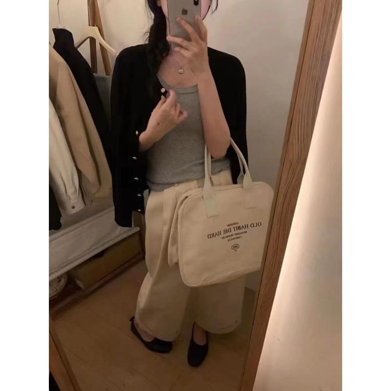 Новый кардиган базовый женский универсальный вязаный с круглым вырезом, простой свободного ленивого стиля, с длинными рукавами average size чёрный
Новый кардиган базовый женский универсальный вязаный с круглым вырезом, простой свободного ленивого стиля, с длинными рукавами average size чёрный