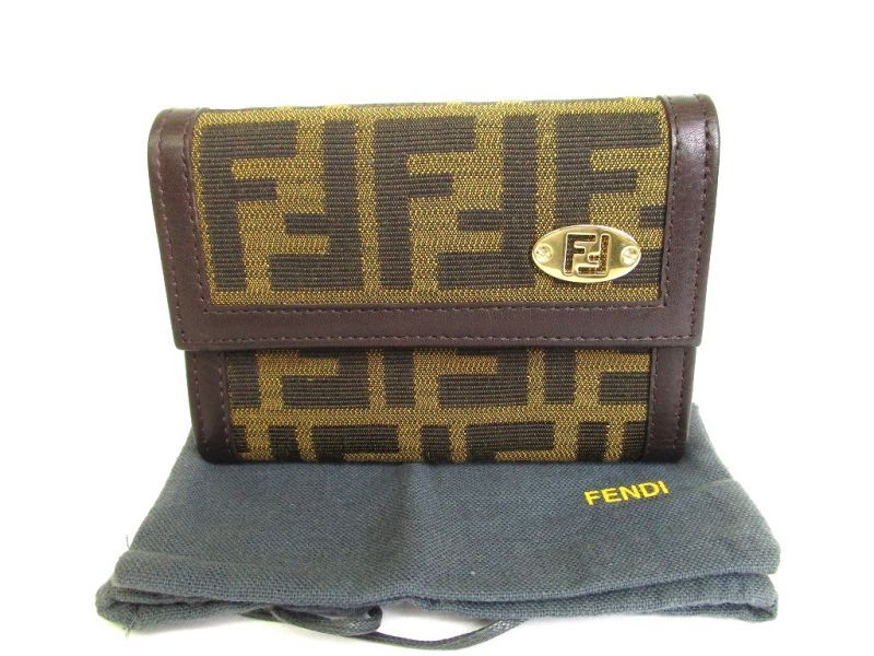 Автентичний компактний гаманець FENDI Zucca Canvas Brown Leather Trifold Wallet #9405 Refurbished
Автентичний компактний гаманець FENDI Zucca Canvas Brown Leather Trifold Wallet #9405 Refurbished