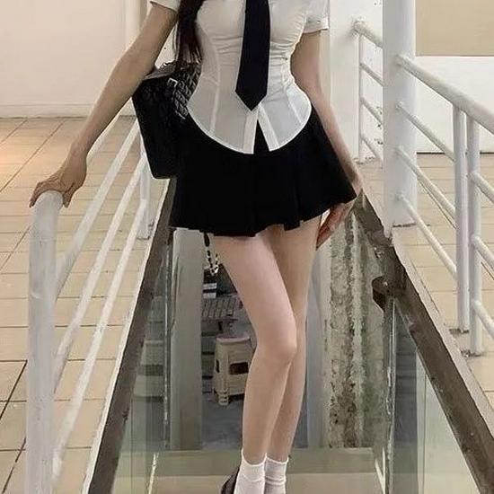 Школьная форма JK в корейском стиле: Сладкий и Острый Слимминг Набор из 3 предметов с Белой Футболкой с Коротким Рукавом L (recommended for 55-59kg)
Школьная форма JK в корейском стиле: Сладкий и Острый Слимминг Набор из 3 предметов с Белой Футболкой с Коротким Рукавом L (recommended for 55-59kg)