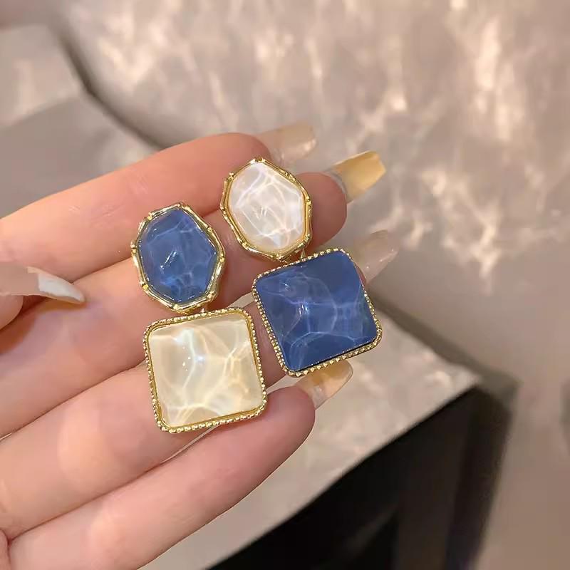 Серебряные асимметричные серьги-иглы S925 Fantasy White & Blue Square French Water Ripple A1319 золотой
Серебряные асимметричные серьги-иглы S925 Fantasy White & Blue Square French Water Ripple A1319 золотой