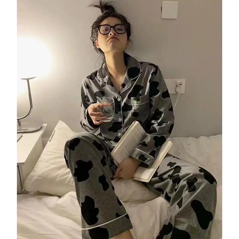 Полосатый летний кардиган пижама женская черная с длинными рукавами Senior Sense of из двух частей домашняя одежда 45-75kg
Полосатый летний кардиган пижама женская черная с длинными рукавами Senior Sense of из двух частей домашняя одежда 45-75kg