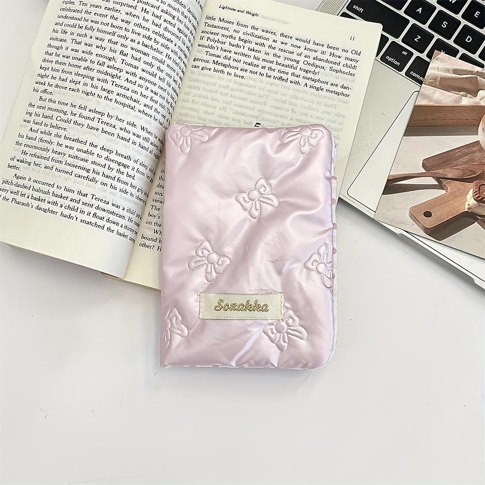 1 шт. Корейский стиль Держатель для паспорта с бантом, Многофункциональный органайзер, Портативная сумка для хранения, Кошелек для монет, Элегантный принт для идеального выбора
1 шт. Корейский стиль Держатель для паспорта с бантом, Многофункциональный органайзер, Портативная сумка для хранения, Кошелек для монет, Элегантный принт для идеального выбора