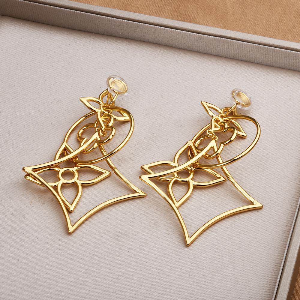 925 silver needle light luxury high sense exaggerated temperament geometric rhombus hollow mosquito coil disc earrings cross-border earrings earrings
925 silver needle light luxury high sense exaggerated temperament geometric rhombus hollow mosquito coil disc earrings cross-border earrings earrings