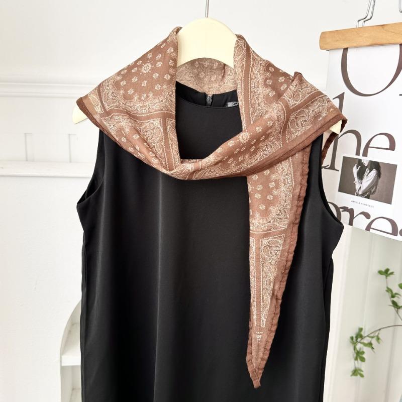 Retro Cashew Flower Silk Scarf Women s Waist Triangle Scarf Scarf Jeans Waist Accessories Travel Versatile Scarf
Retro Cashew Flower Silk Scarf Women s Waist Triangle Scarf Scarf Jeans Waist Accessories Travel Versatile Scarf