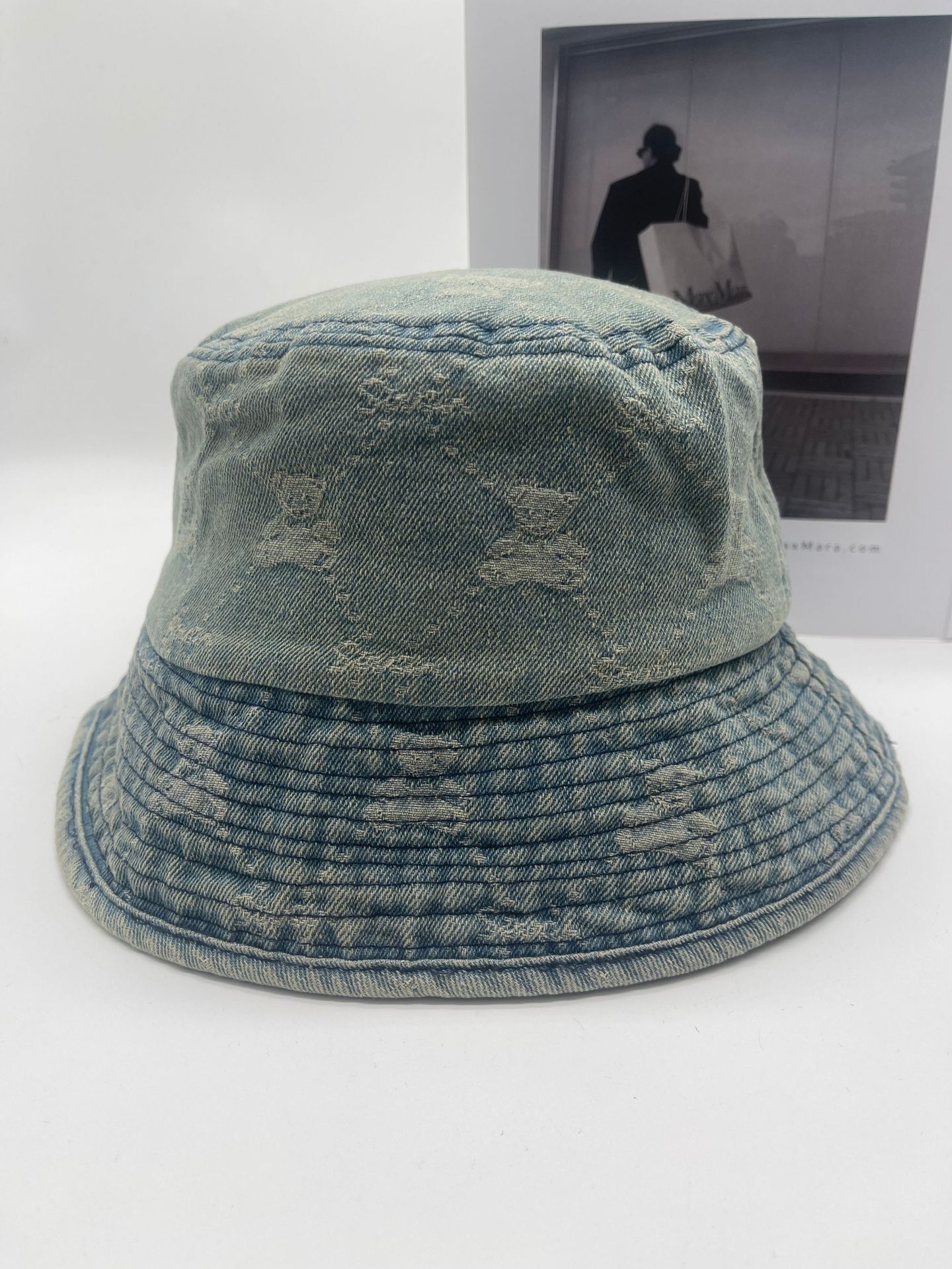 Outdoor retro washed denim bear bucket hat women s spring big head circumference versatile washbasin hat bucket hat M(56-58cm) світло-синій колір
Outdoor retro washed denim bear bucket hat women s spring big head circumference versatile washbasin hat bucket hat M(56-58cm) світло-синій колір
