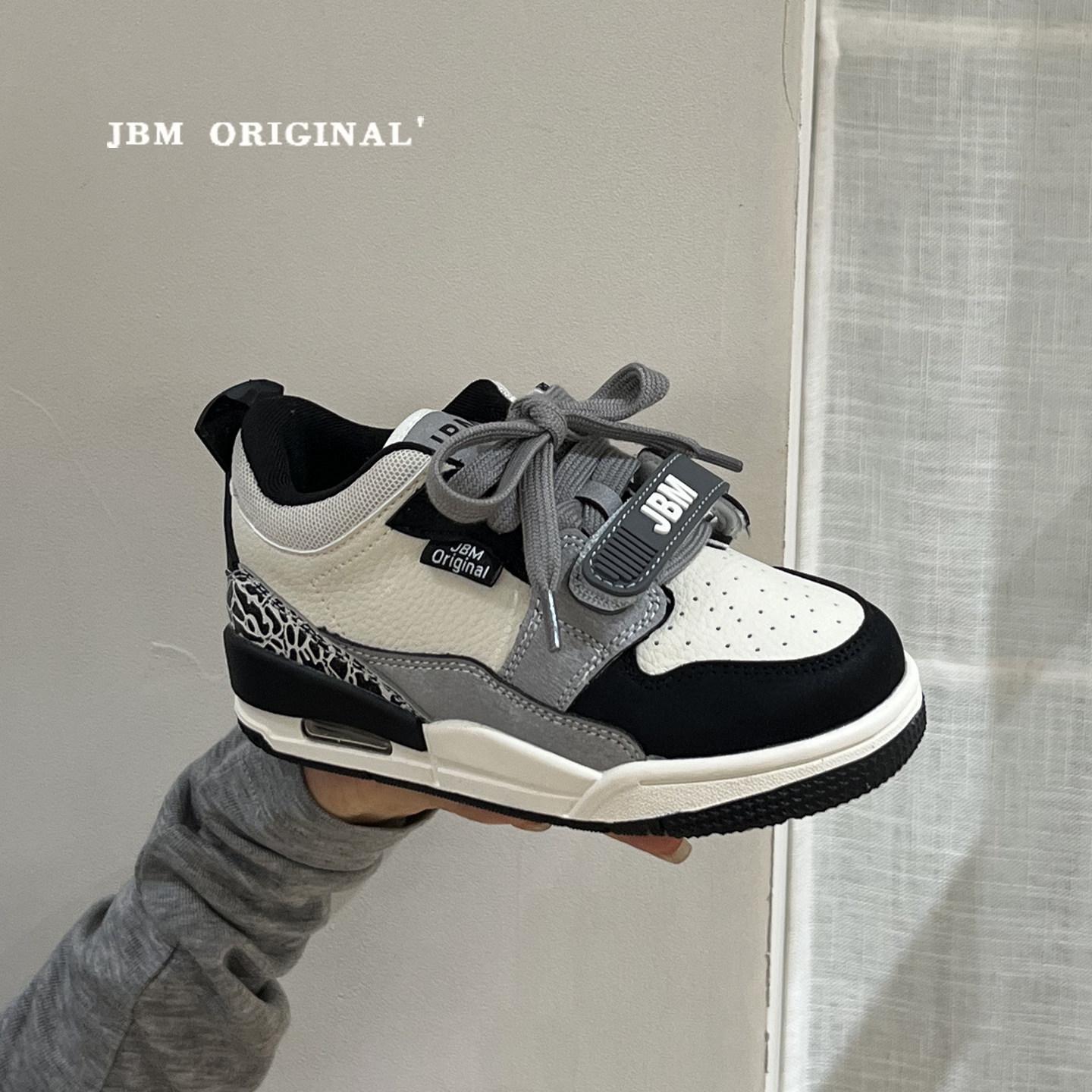 Fashionable and versatile casual children s sneakers with Velcro straps2026New Spring Collection Boys Student Basketball Shoes Girls Sports Shoes 37 чорний
Fashionable and versatile casual children s sneakers with Velcro straps2026New Spring Collection Boys Student Basketball Shoes Girls Sports Shoes 37 чорний