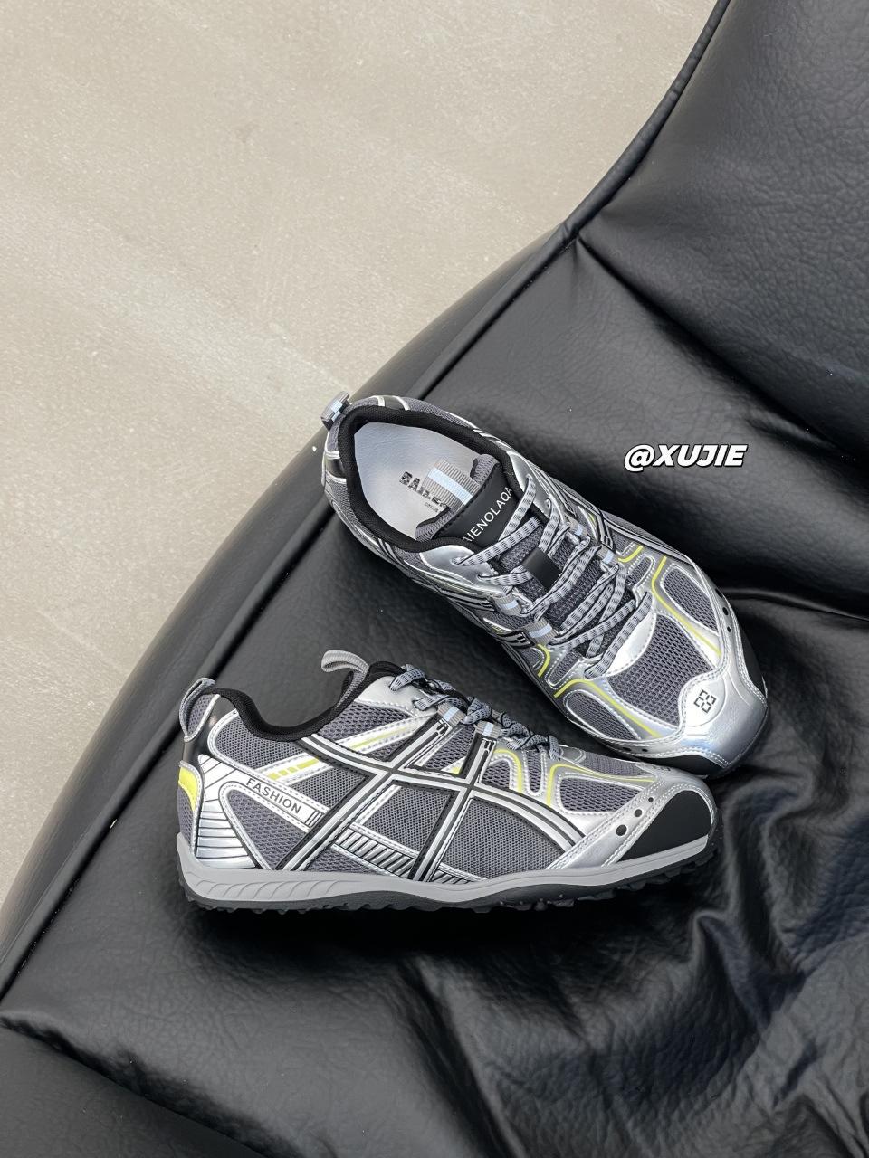 Mesh spring and summer outdoor sports running shoes women s 2025 new versatile silver breathable dad shoes waffle casual shoes 35
Mesh spring and summer outdoor sports running shoes women s 2025 new versatile silver breathable dad shoes waffle casual shoes 35