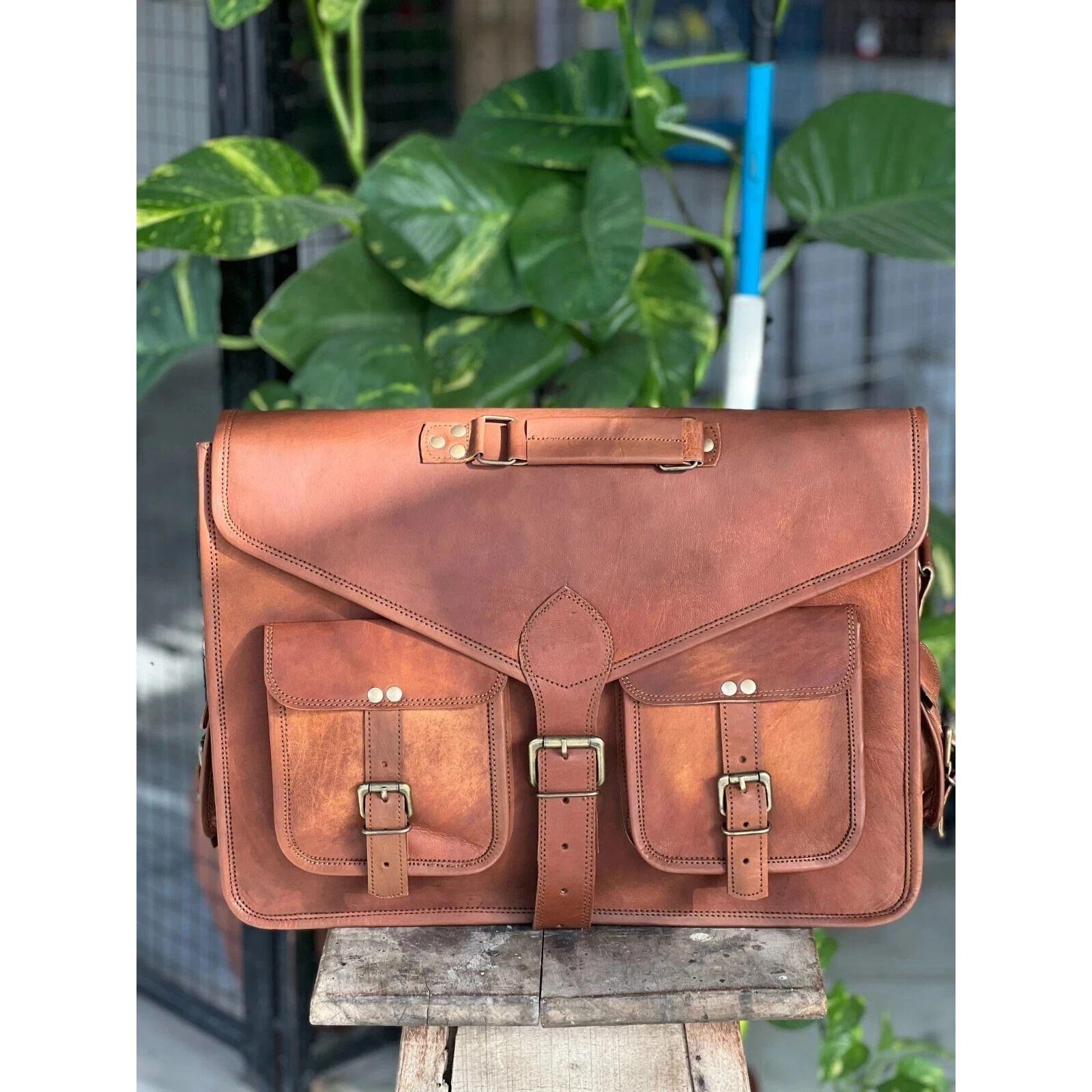 New Men s Shoulder Satchel Briefcase Handmade Prime Leather Messenger Bag 16 x 12 x 5 in
New Men s Shoulder Satchel Briefcase Handmade Prime Leather Messenger Bag 16 x 12 x 5 in
