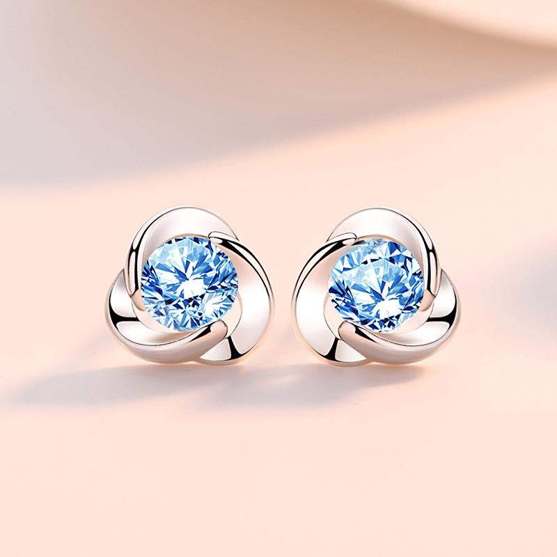 Clover Zircon Stud Earrings: S925 Sterling Silver, High-End, Versatile Luxury for Women 925 Sterling Silver
Clover Zircon Stud Earrings: S925 Sterling Silver, High-End, Versatile Luxury for Women 925 Sterling Silver