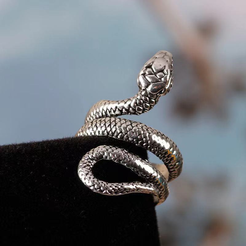 European Retro Open Snake Black Mamba Ring Wrapped Cobra Ring one size(US size 6-13)
European Retro Open Snake Black Mamba Ring Wrapped Cobra Ring one size(US size 6-13)