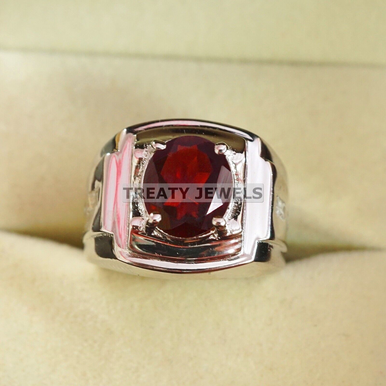 Garnet Oval Cut Gemstone With 925 Sterling Silver Ring For Men s #B78 JL375671384184 4-16 US срібний
Garnet Oval Cut Gemstone With 925 Sterling Silver Ring For Men s #B78 JL375671384184 4-16 US срібний