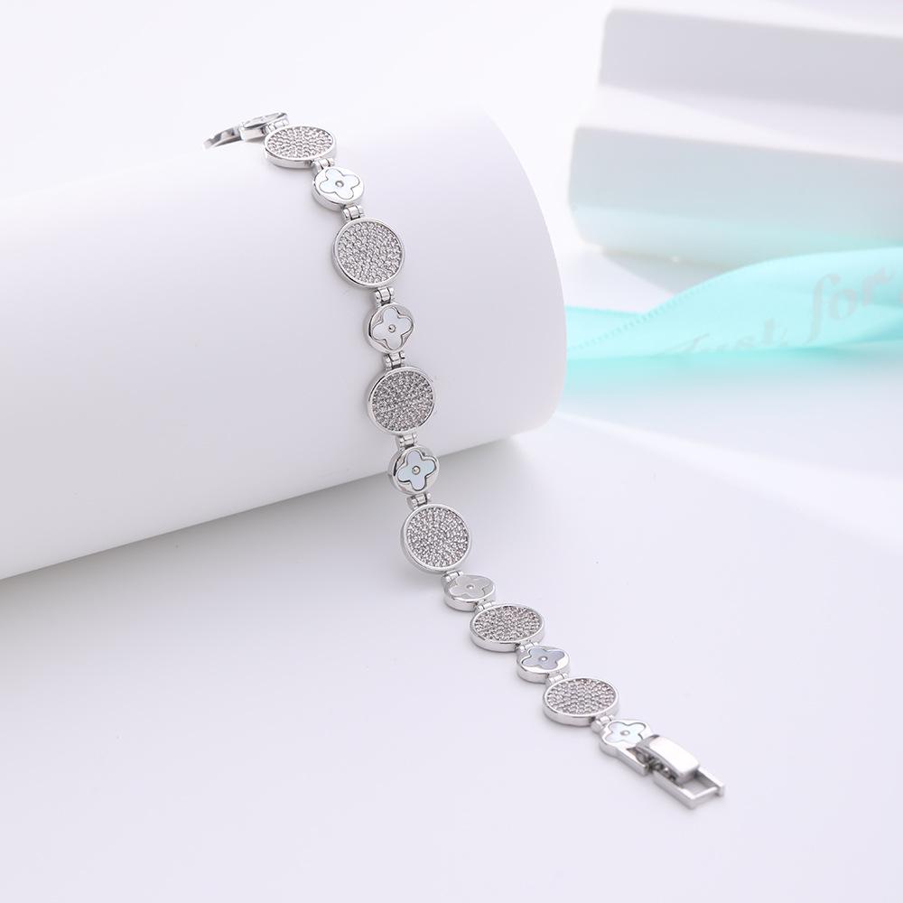 Ethnic Style Four-Leaf Clover Bracelet with Natural Mother-of-Pearl & Diamond Coin Inlay - No-Fade Design, New Chinese Style
Ethnic Style Four-Leaf Clover Bracelet with Natural Mother-of-Pearl & Diamond Coin Inlay - No-Fade Design, New Chinese Style