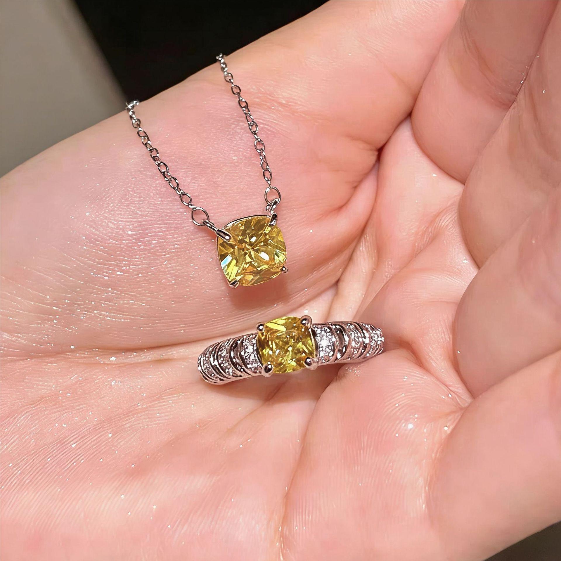 Advanced Sense Comparable To Ice Flower Cut Princess Square Yellow Diamond Zircon Necklace Open Ring Collarbone Chain Exquisite and Versatile 2026 45CM
Advanced Sense Comparable To Ice Flower Cut Princess Square Yellow Diamond Zircon Necklace Open Ring Collarbone Chain Exquisite and Versatile 2026 45CM