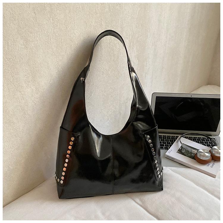 Retro bag to work high-value armpit bag women s bag winter new simple large-capacity bag
Retro bag to work high-value armpit bag women s bag winter new simple large-capacity bag