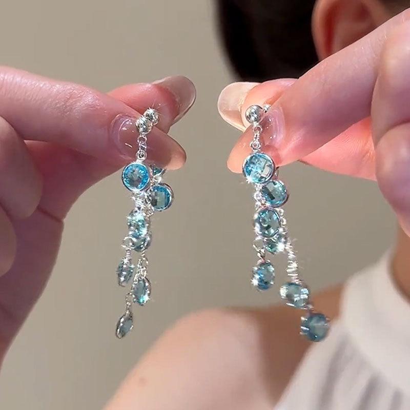 Glass bead tassel two-wear earrings light luxury niche fashion versatile stud earrings temperament advanced sense earrings women
Glass bead tassel two-wear earrings light luxury niche fashion versatile stud earrings temperament advanced sense earrings women