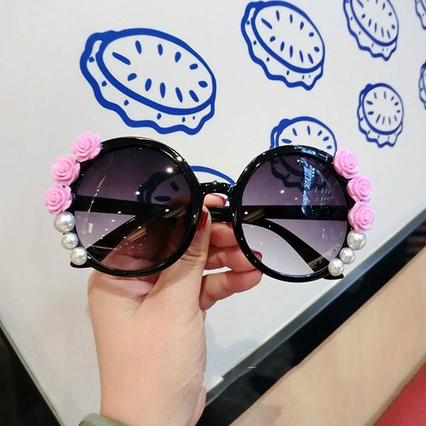 Літні сонцезахисні окуляри Жінки Солодка квітка зі стразами круглі сонцезахисні окуляри Ретро-окуляри для пляжних дам Відтінки three purple flowers
Літні сонцезахисні окуляри Жінки Солодка квітка зі стразами круглі сонцезахисні окуляри Ретро-окуляри для пляжних дам Відтінки three purple flowers