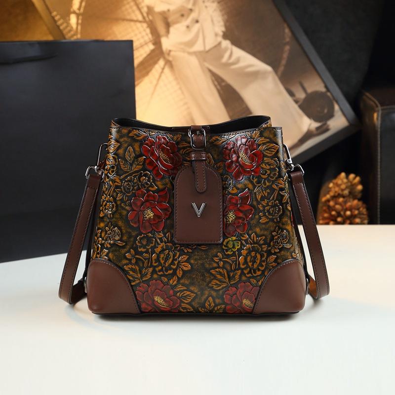 Underarm Bucket Bag Fashionable Mother Large Capacity Bag Retro Ink Painting Atmospheric Fashion Messenger Bag Bag
Underarm Bucket Bag Fashionable Mother Large Capacity Bag Retro Ink Painting Atmospheric Fashion Messenger Bag Bag