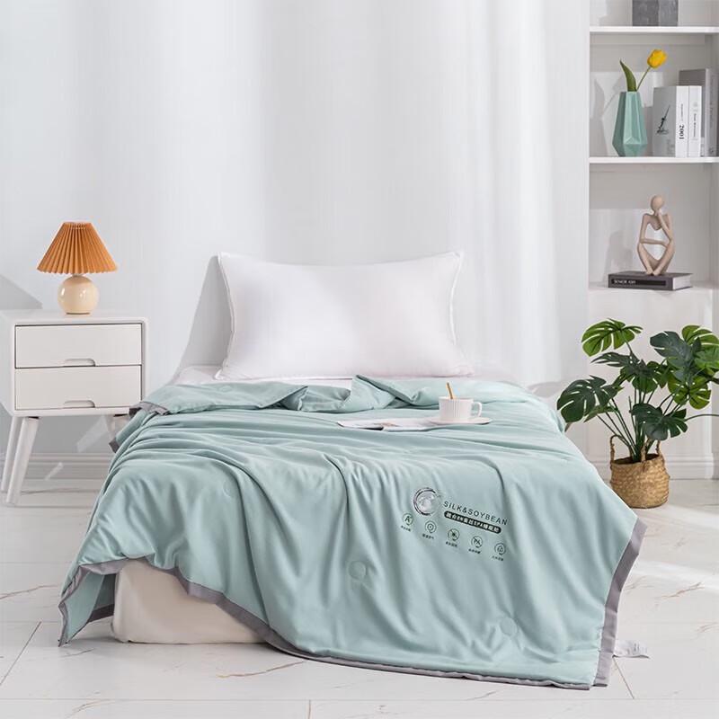 Dohia Washable Lyocell & Silk Blend Summer Quilt
Dohia Washable Lyocell & Silk Blend Summer Quilt