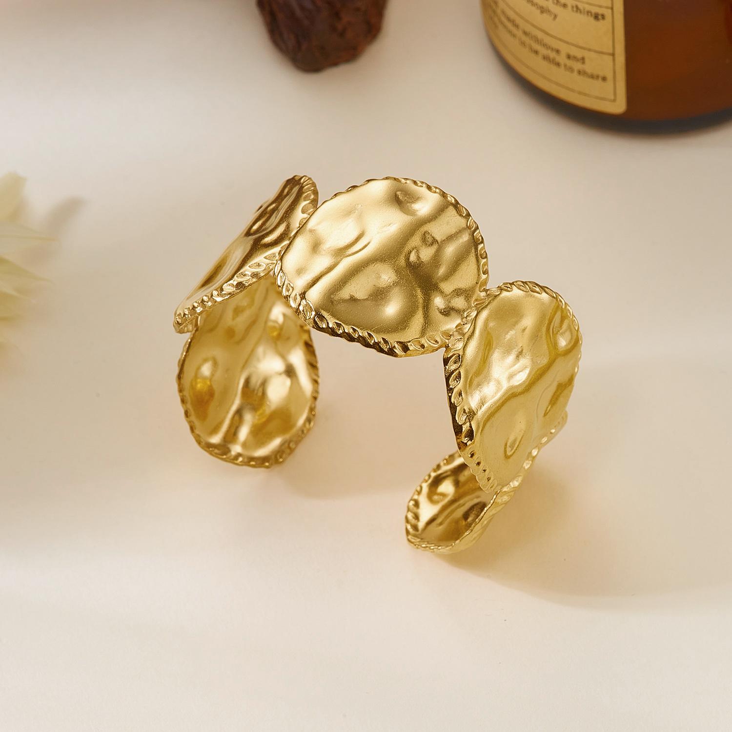 Classical Irregular Hammered Stainless Steel Cuff Bracelet for Women Luxury Gold Plated Embossed Bangle Party Jewelry Gift
Classical Irregular Hammered Stainless Steel Cuff Bracelet for Women Luxury Gold Plated Embossed Bangle Party Jewelry Gift