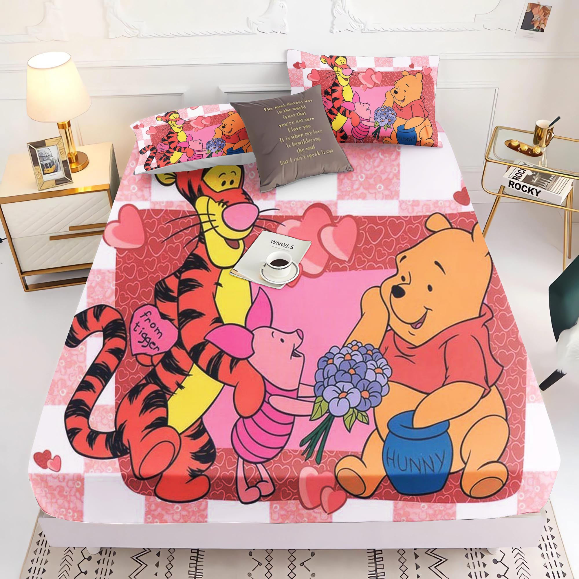 Винни Пух Простыня на резинке 3D Детский постельный набор 2/3 предмета Комфортный чехол на кровать Полный комплект Домашний декор с наволочкой 90X190X25CM
Винни Пух Простыня на резинке 3D Детский постельный набор 2/3 предмета Комфортный чехол на кровать Полный комплект Домашний декор с наволочкой 90X190X25CM