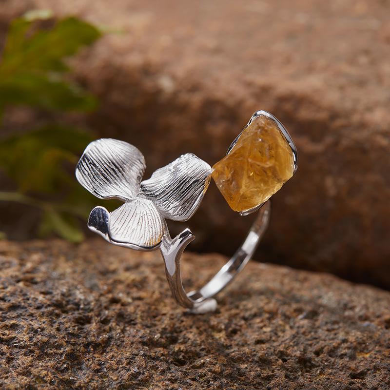 Personalized Exaggerated Design S925 Sterling Silver Inlaid With Natural Aquamarine Rough Stone Petals Open Ring Light Luxury High Sense adjustable opening
Personalized Exaggerated Design S925 Sterling Silver Inlaid With Natural Aquamarine Rough Stone Petals Open Ring Light Luxury High Sense adjustable opening