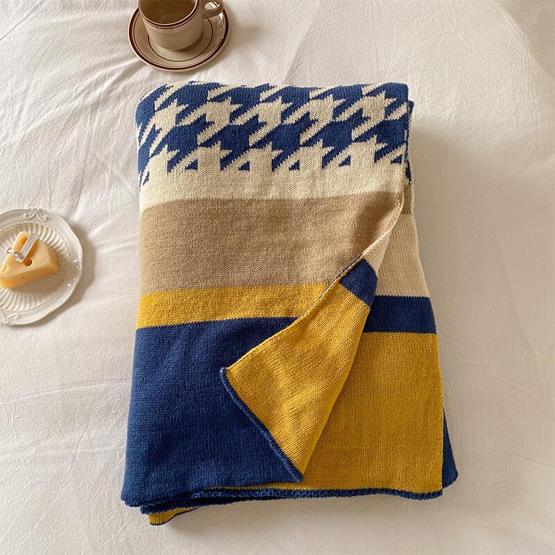 UOSU Classic Houndstooth Knitted Throw Blanket
UOSU Classic Houndstooth Knitted Throw Blanket