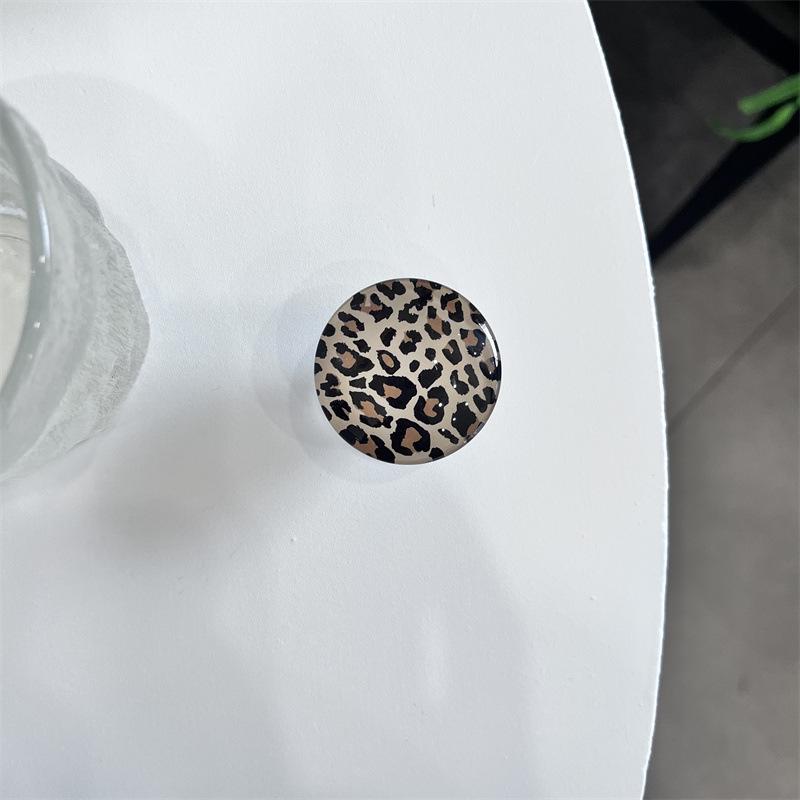 Leopard Print Crystal Glass MagSafe-Compatible Magnetic Stand
Leopard Print Crystal Glass MagSafe-Compatible Magnetic Stand