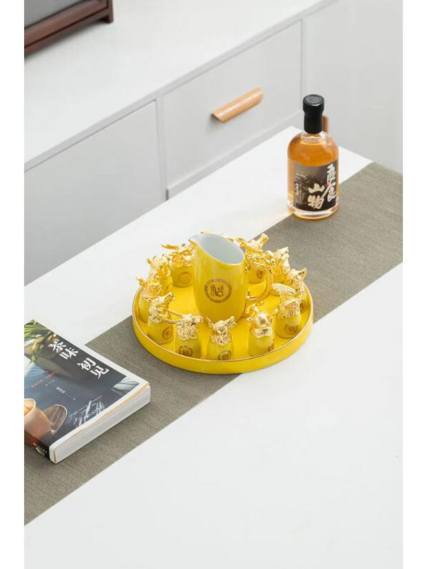 Twelve Zodiac Crystal Porcelain Wine Gift Set
Twelve Zodiac Crystal Porcelain Wine Gift Set