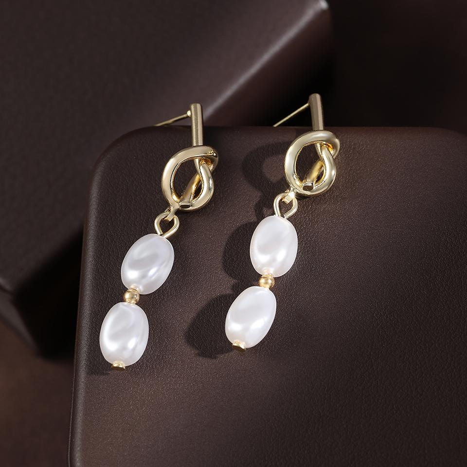 ZAKOL Golden Knotted Metal Imitation Pearl Pendant Earrings for Women Elegant Party Zircon Holiday Gift
ZAKOL Golden Knotted Metal Imitation Pearl Pendant Earrings for Women Elegant Party Zircon Holiday Gift