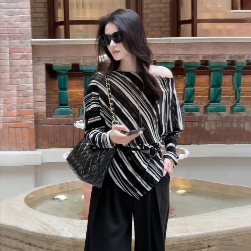 Модная темпераментная полосатая футболка с нерегулярным кроем и длинными рукавами для женщин, новый стиль осени 2025 S чёрный
Модная темпераментная полосатая футболка с нерегулярным кроем и длинными рукавами для женщин, новый стиль осени 2025 S чёрный