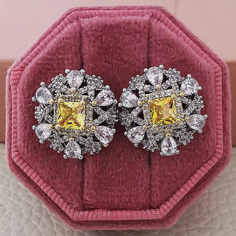 Серьги-пусеты с желтым цирконом в корейском стиле - Легкая роскошь, Универсальные, Передовой дизайн. жёлтый
Серьги-пусеты с желтым цирконом в корейском стиле - Легкая роскошь, Универсальные, Передовой дизайн. жёлтый