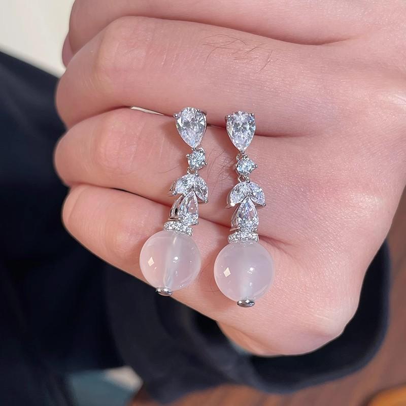 Huitan Sparkling Cubic Zirconia Dangle Earrings with White Bead Copper Color Fashion Drop Earrings for Women Wedding Accessories
Huitan Sparkling Cubic Zirconia Dangle Earrings with White Bead Copper Color Fashion Drop Earrings for Women Wedding Accessories