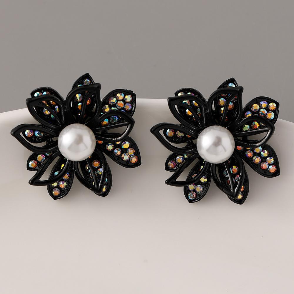 2024 Новые простые индивидуальные ретро креативные серьги-цветы с жемчугом для женщин серьги-гвоздики из сплава с бриллиантами изысканный подарок в виде ювелирных изделий чёрный
2024 Новые простые индивидуальные ретро креативные серьги-цветы с жемчугом для женщин серьги-гвоздики из сплава с бриллиантами изысканный подарок в виде ювелирных изделий чёрный