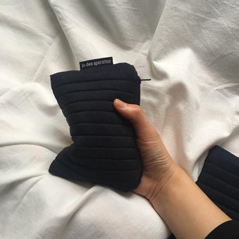 Padded pouch M size (5 colors) 5. Navy
Padded pouch M size (5 colors) 5. Navy