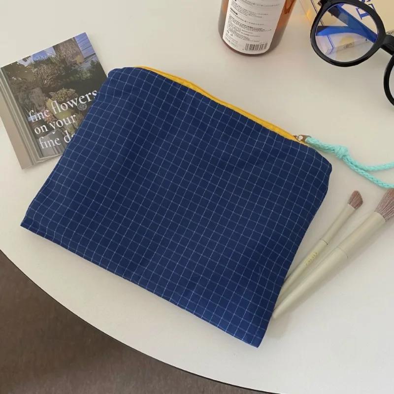Ladies Color Blocking Checkered Makeup Bag Women s Ins Large Capacity Makeup Brush Storage Bag Skincare Toiletry Wash Case
Ladies Color Blocking Checkered Makeup Bag Women s Ins Large Capacity Makeup Brush Storage Bag Skincare Toiletry Wash Case