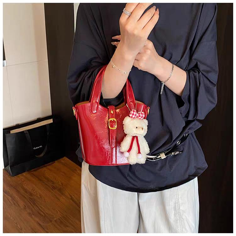 High-quality Texture Small Bag Women s All-matching Cross-body Exquisite Super Hot Portable Bucket 21x11x17 червоний
High-quality Texture Small Bag Women s All-matching Cross-body Exquisite Super Hot Portable Bucket 21x11x17 червоний