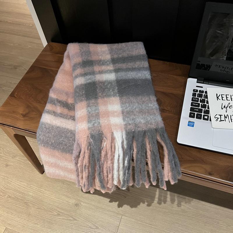 Simple women s autumn and winter thickened retro fringed polyester atmosphere imitation cashmere scarf scarf to keep warm 190cm*50cm290g синій
Simple women s autumn and winter thickened retro fringed polyester atmosphere imitation cashmere scarf scarf to keep warm 190cm*50cm290g синій
